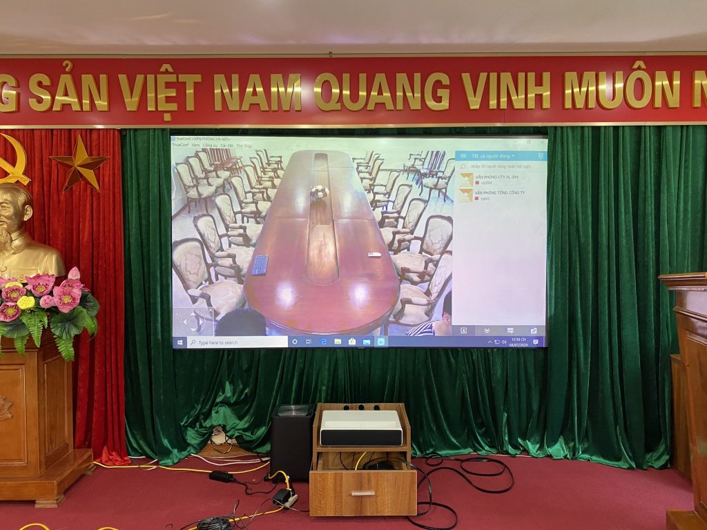 setup phòng họp trước và trong khi họp của Tổng Công ty Thái Sơn.